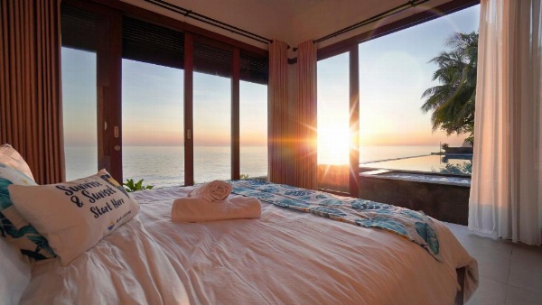 Air Sanih Beach Villa image 2