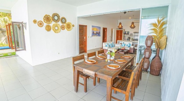 Air Sanih Beach Villa image 25