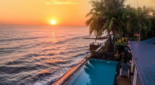 Air Sanih Beach Villa image 3