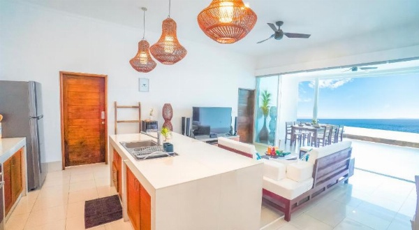 Air Sanih Beach Villa image 8